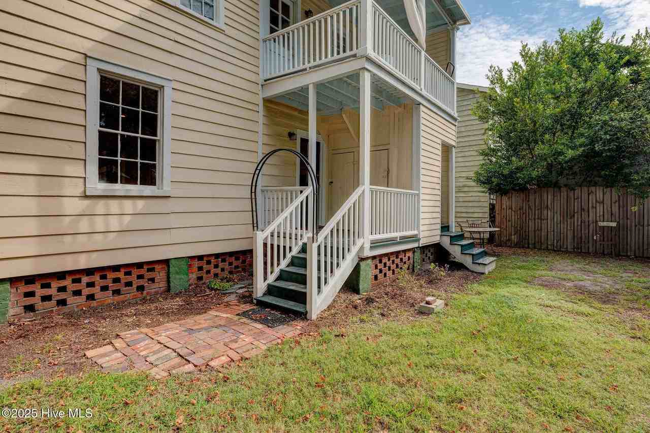 414 Orange St #B - Photo 2 of 11