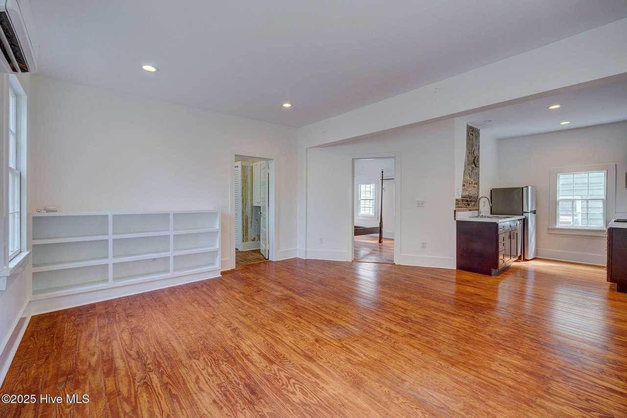 414 Orange St #B - Photo 3 of 11