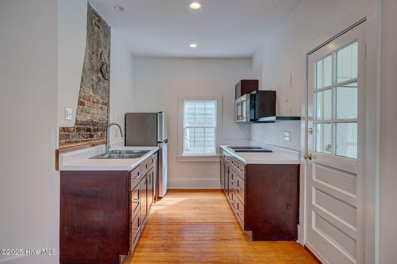 414 Orange St #B - Photo 4 of 11