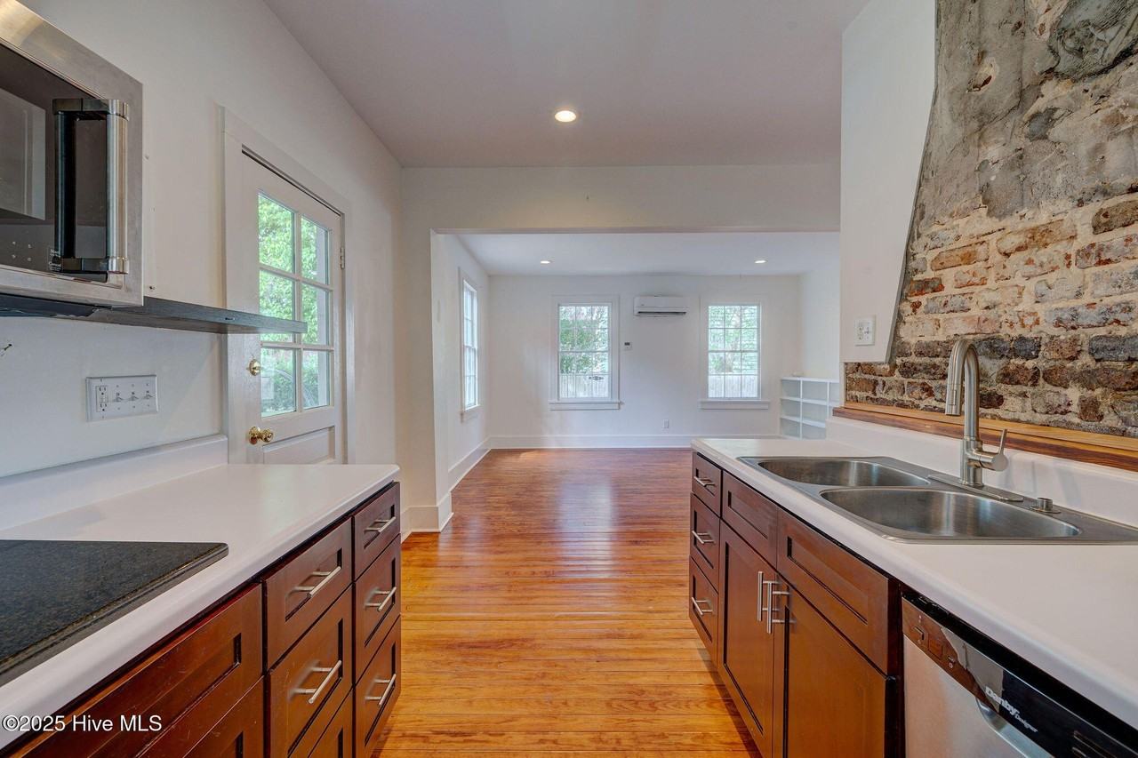 414 Orange St #B - Photo 5 of 11