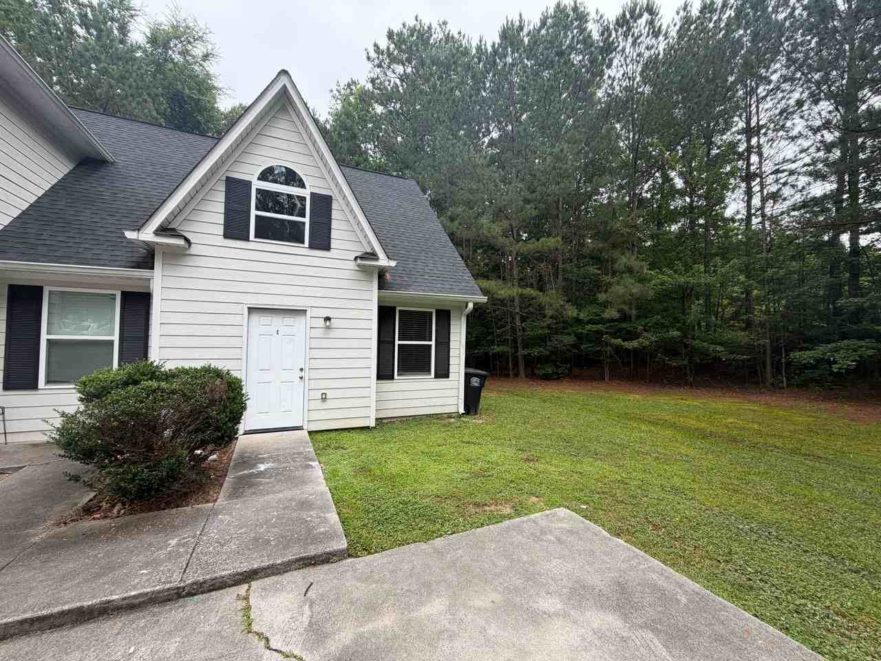 347 Leafmore Rd Sw #E - Photo 3 of 18