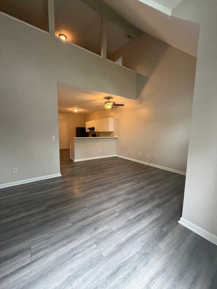 347 Leafmore Rd Sw #E - Photo 4 of 18