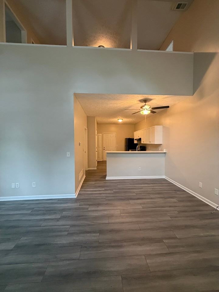 347 Leafmore Rd Sw #E - Photo 5 of 18