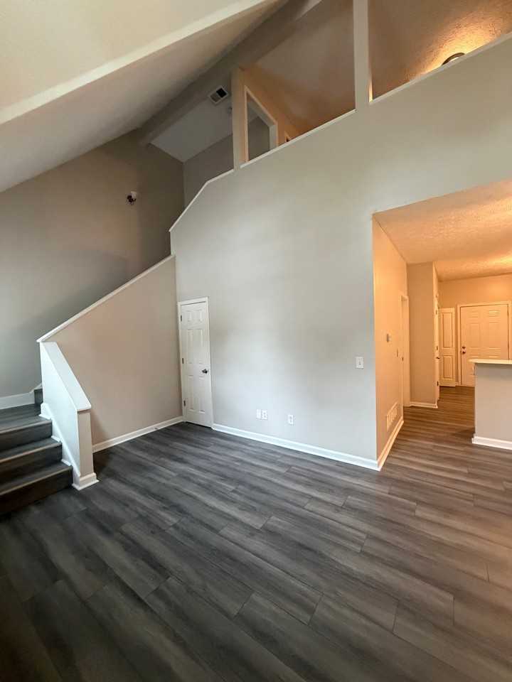 347 Leafmore Rd Sw #E - Photo 6 of 18