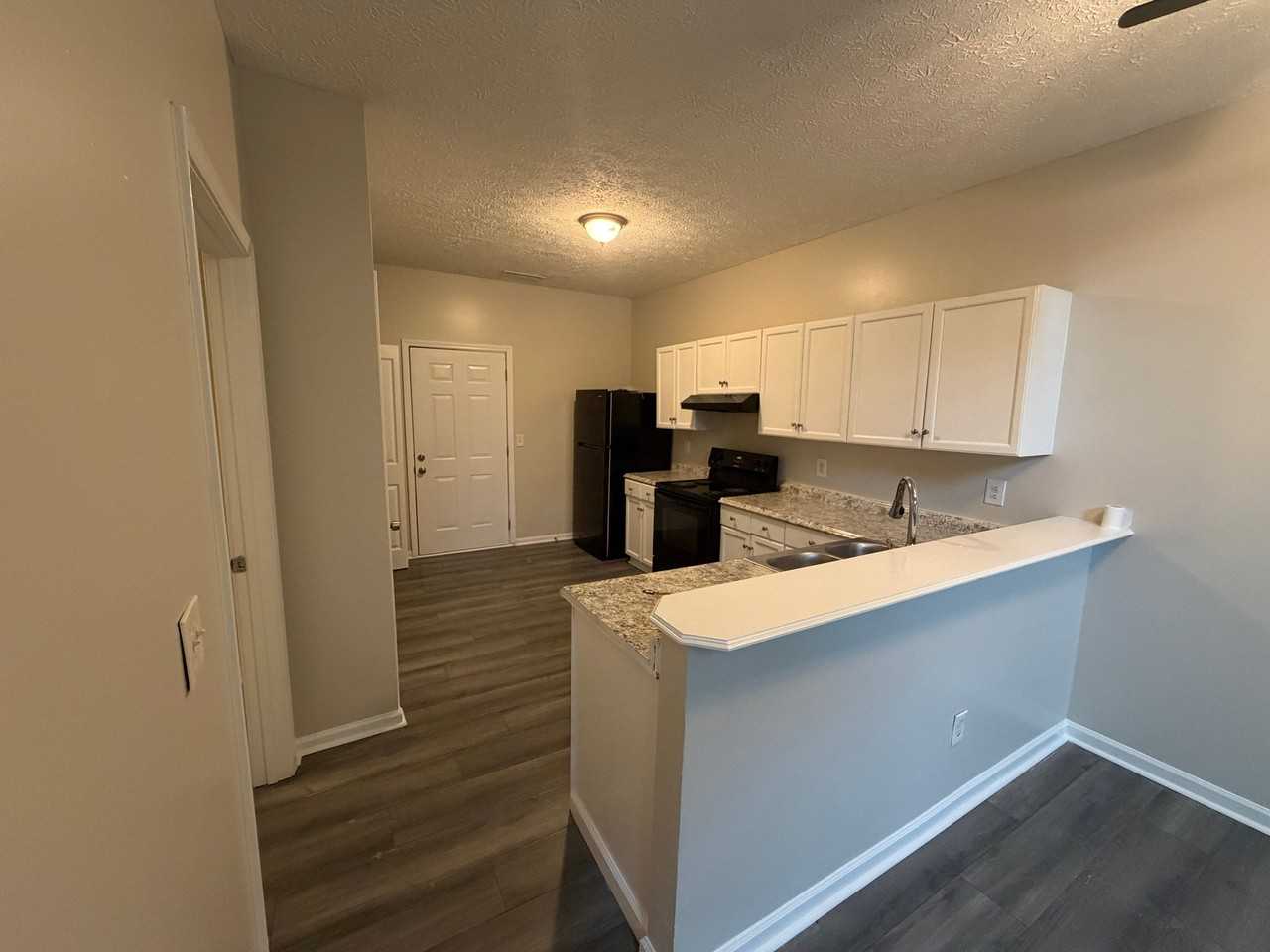 347 Leafmore Rd Sw #E - Photo 7 of 18