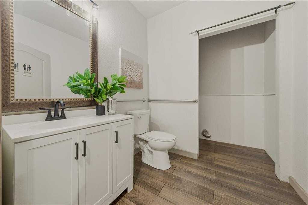 129 W 23rd St - Photo 6 of 12