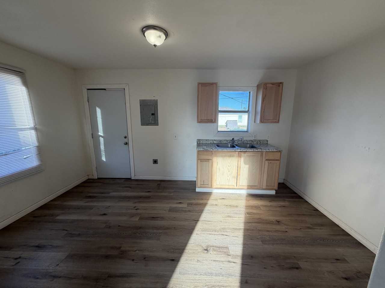 4511 Avenue G - Photo 3 of 5