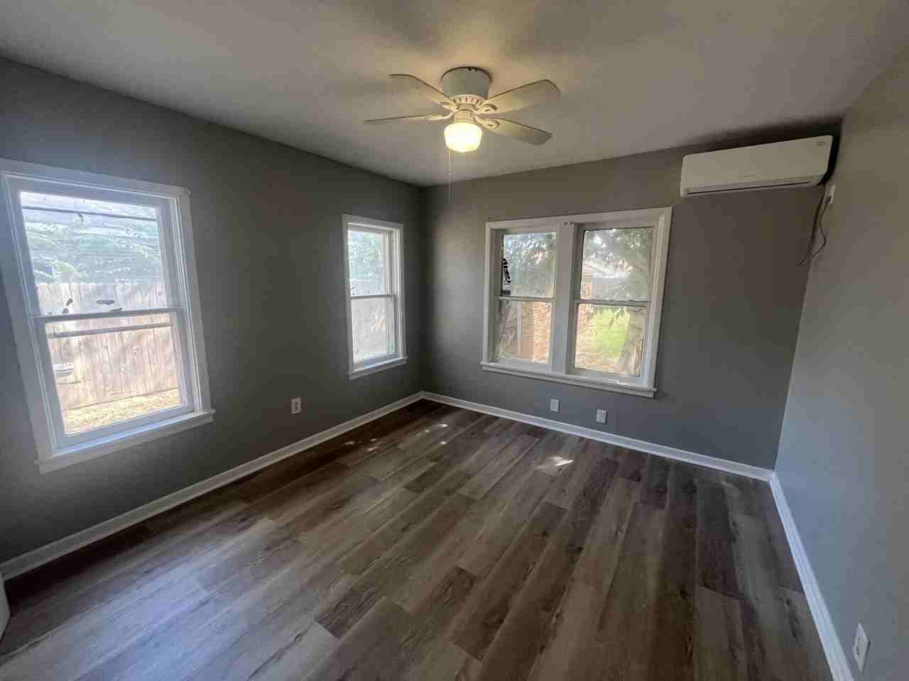 1913 25th St - Photo 4 of 9