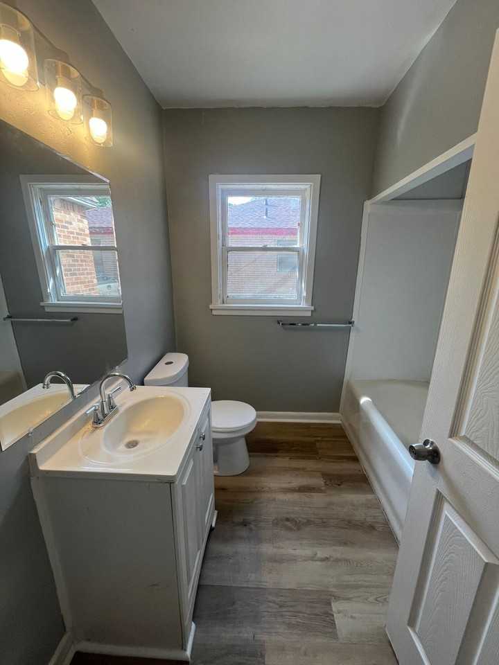 1913 25th St - Photo 6 of 9