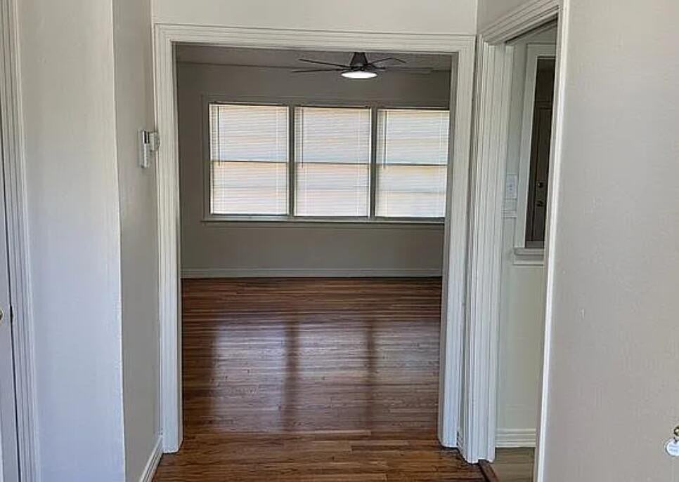 3603 33rd St - Photo 4 of 30