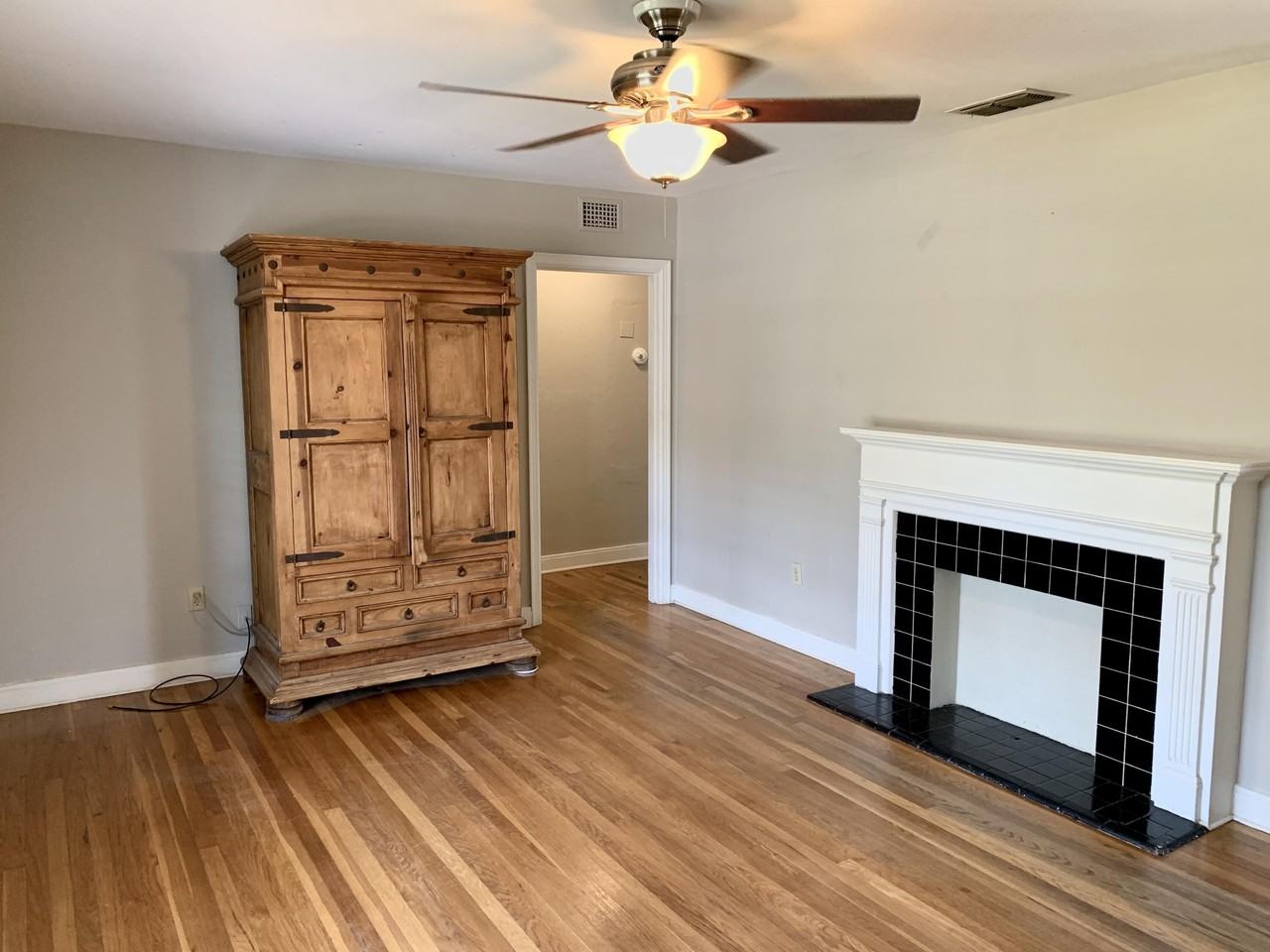 2707 30th St - Photo 2 of 10