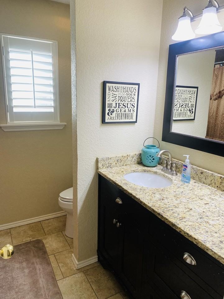 4710 64th St - Photo 3 of 12
