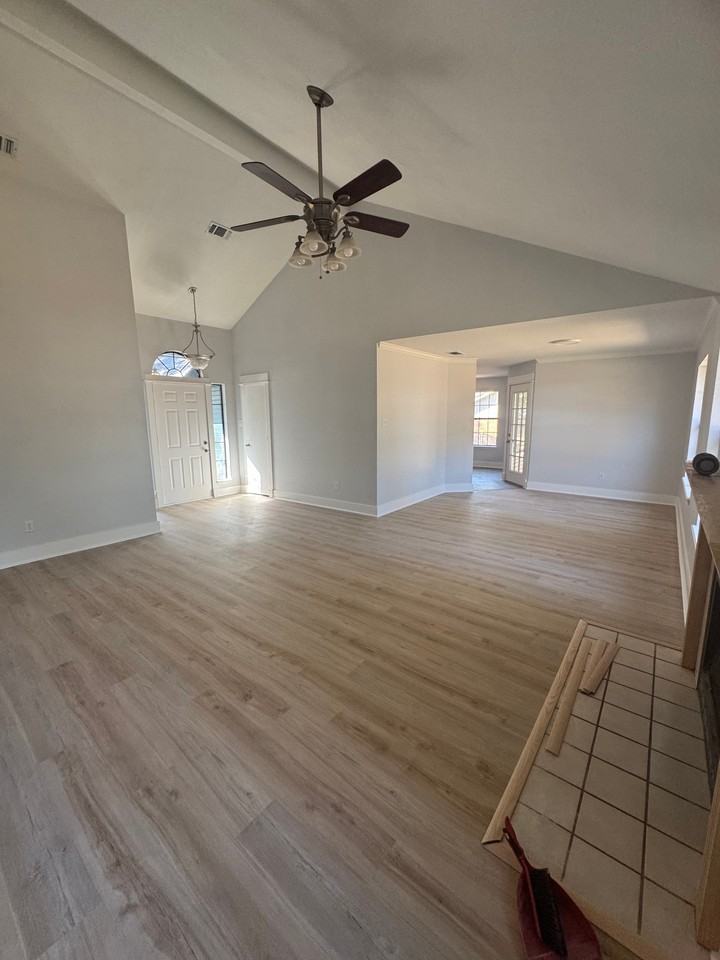 1503 Peach St - Photo 3 of 8