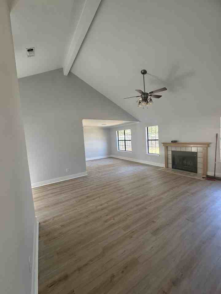 1503 Peach St - Photo 4 of 8