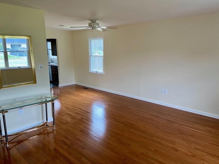 94 Jonathan Dr - Photo 4 of 15