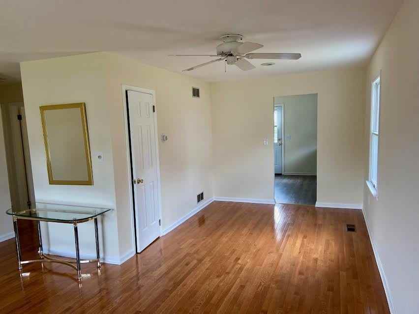 94 Jonathan Dr - Photo 5 of 15