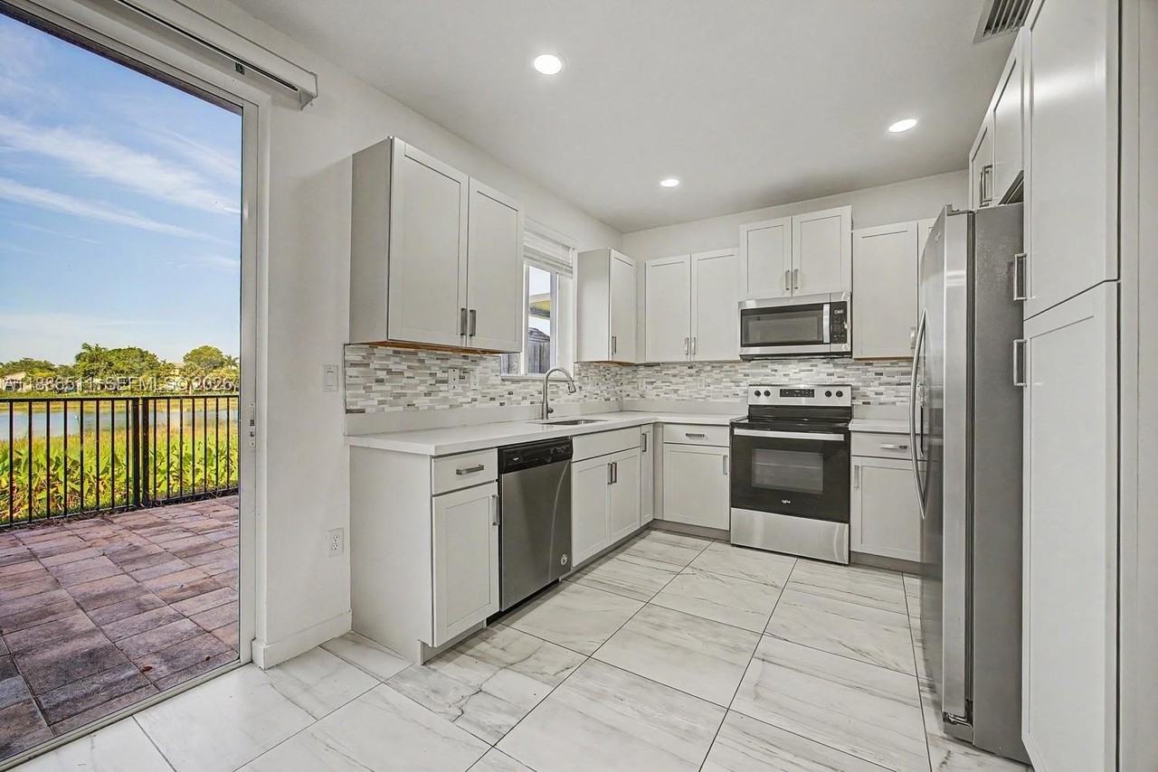1014 Se 23rd Ave - Photo 6 of 18