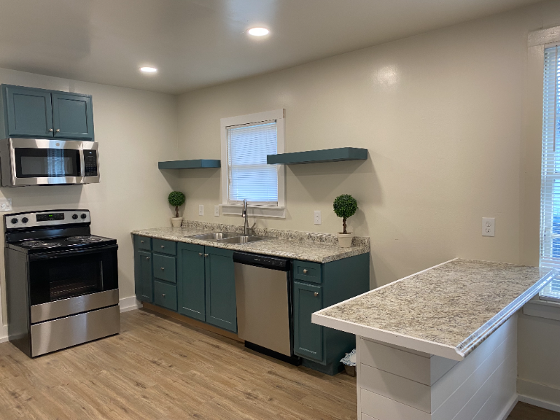 508 W Sixth St - Photo 2 of 13