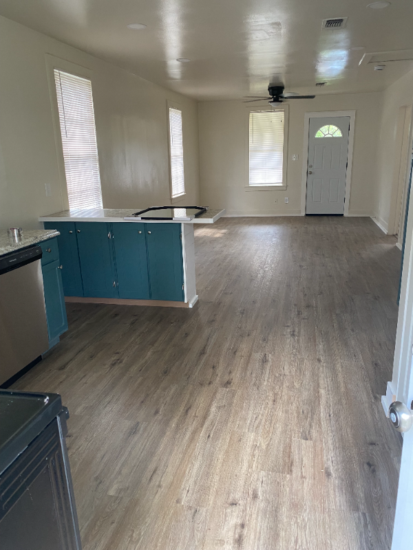 508 W Sixth St - Photo 3 of 13