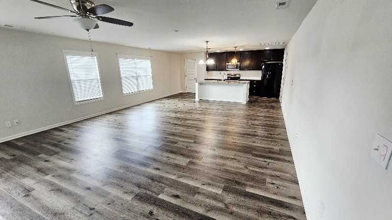 276 Fenrose Dr - Photo 5 of 20