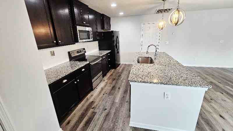 276 Fenrose Dr - Photo 6 of 20