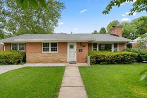 featured image of 4907 Elsmere Ave