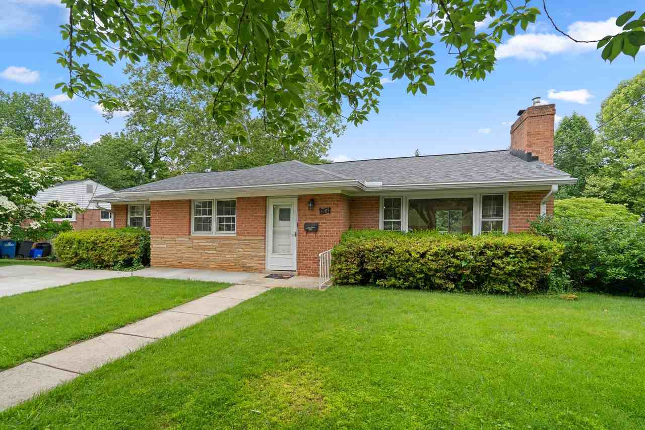 4907 Elsmere Ave - Photo 3 of 40
