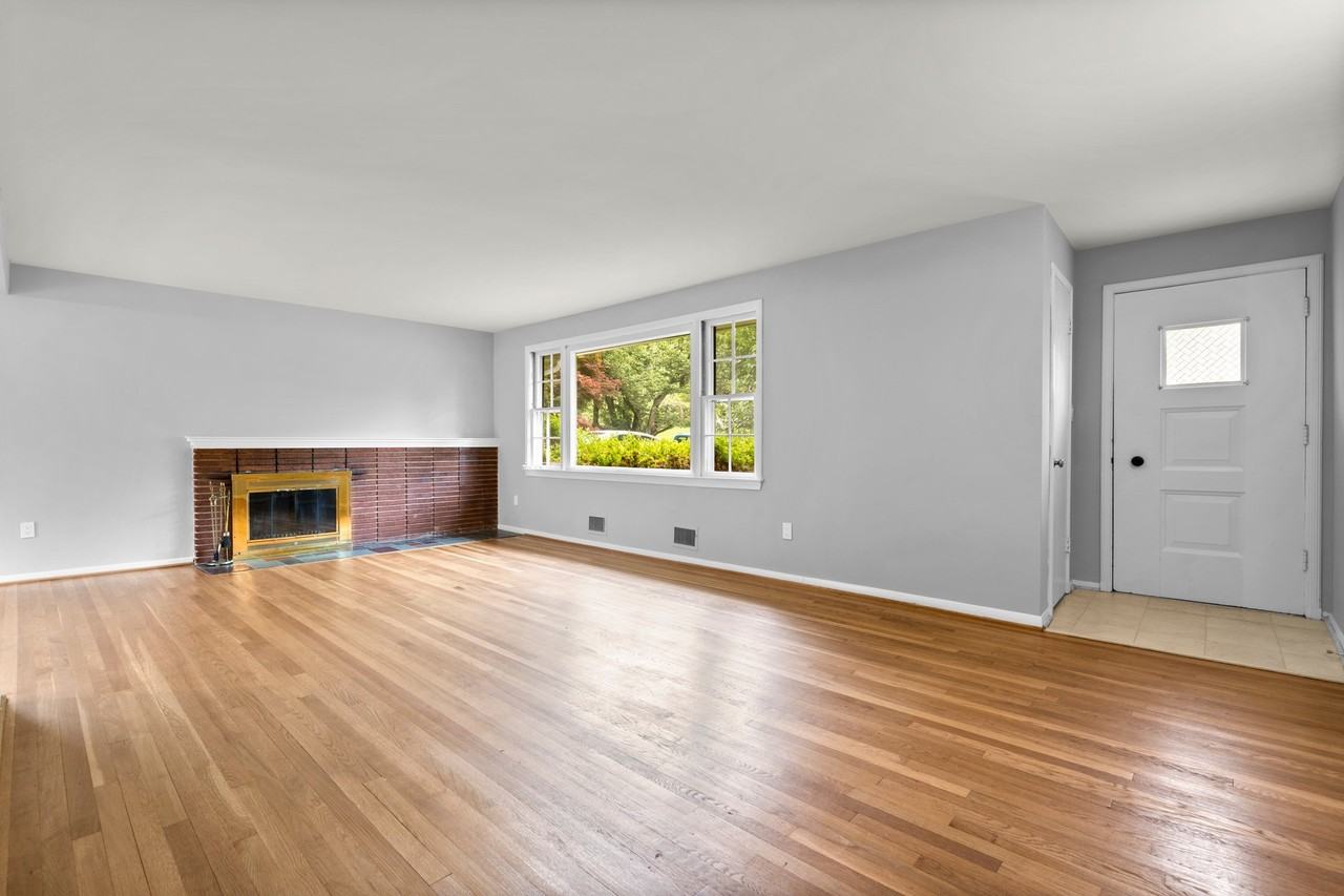 4907 Elsmere Ave - Photo 5 of 40