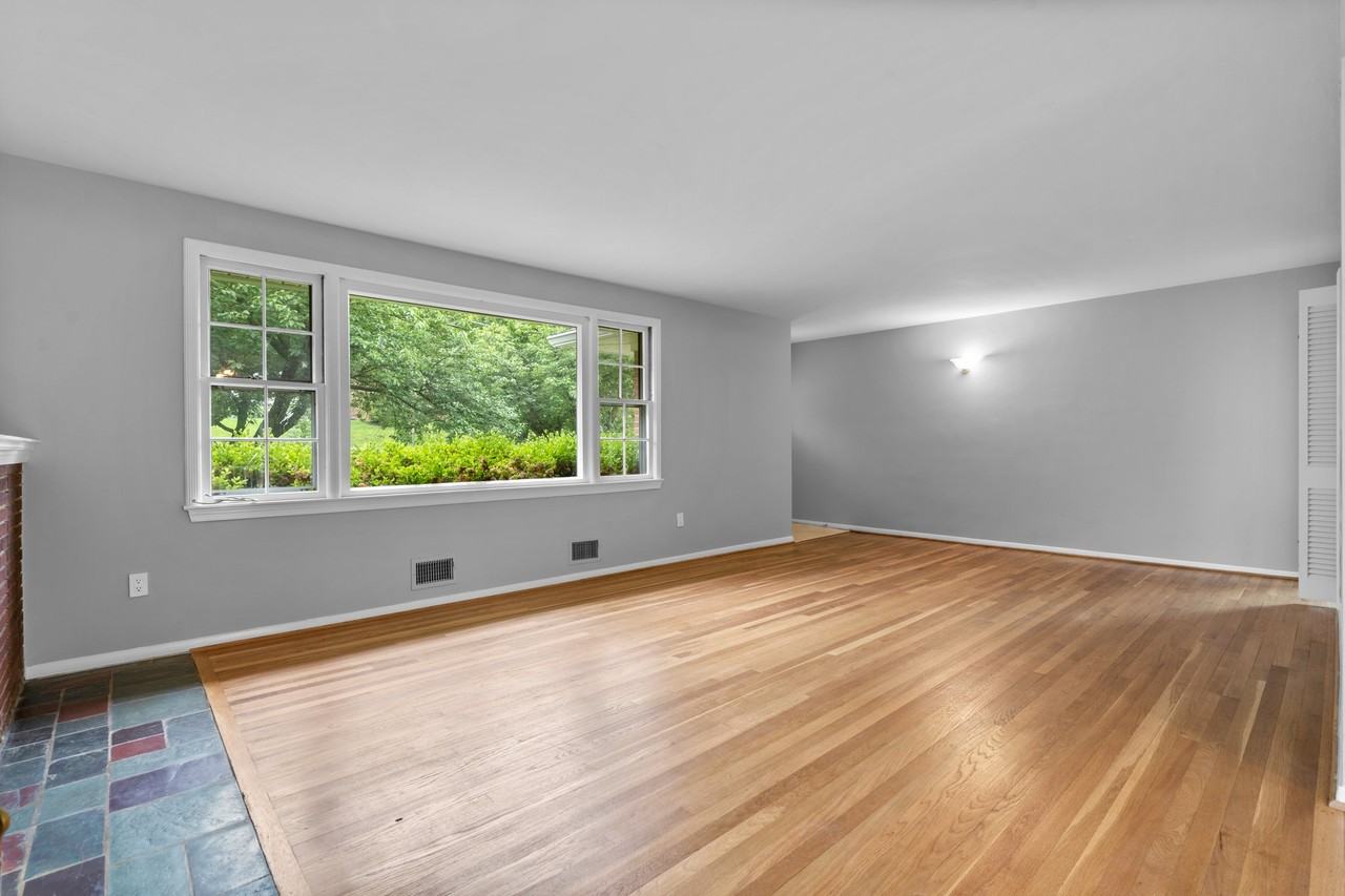4907 Elsmere Ave - Photo 6 of 40