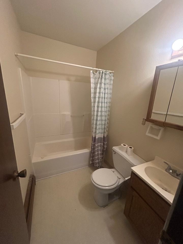 312 N Lake Ave #3 - Photo 3 of 3