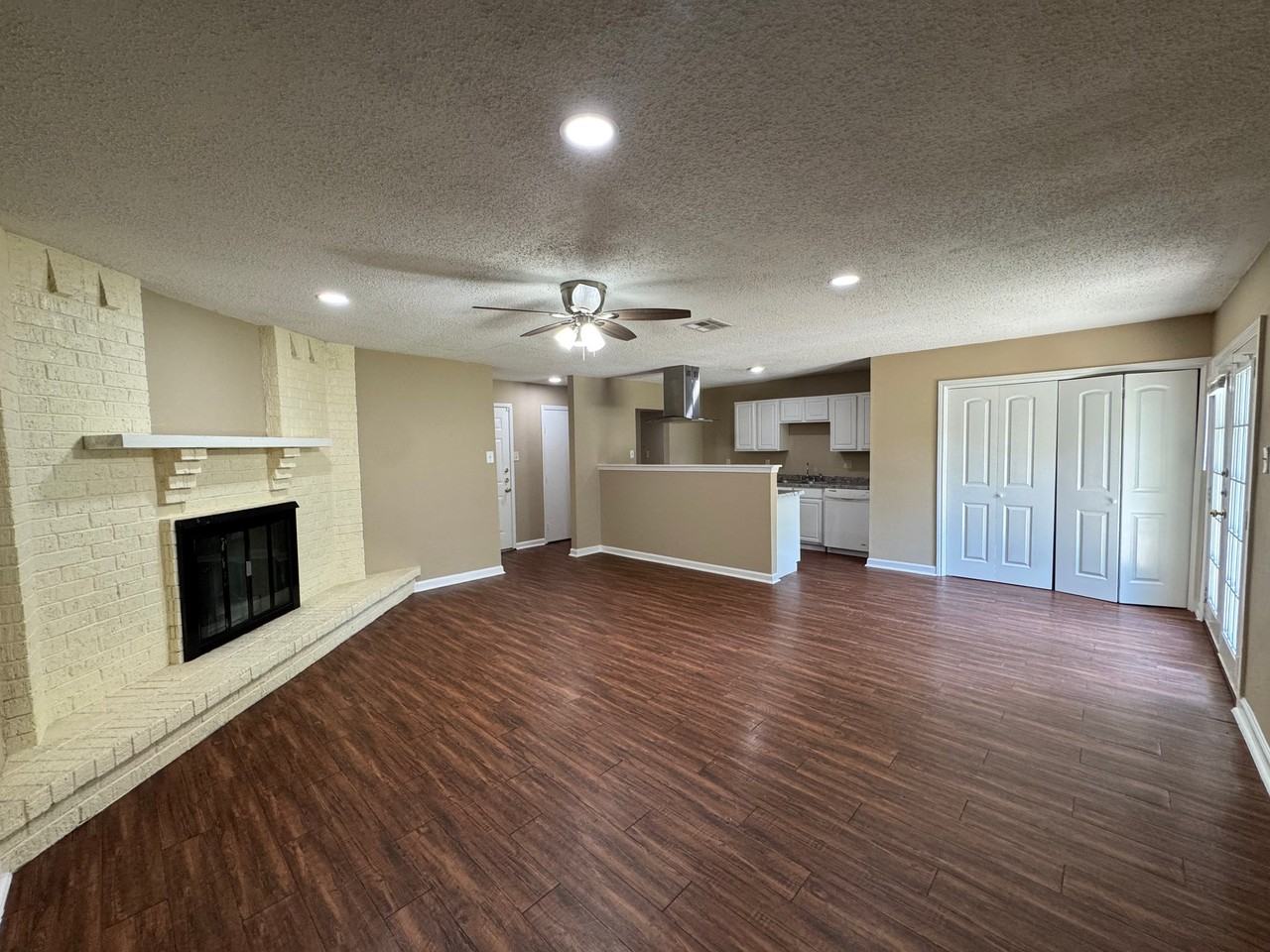 17519 Poppy Trails Ln - Photo 2 of 18
