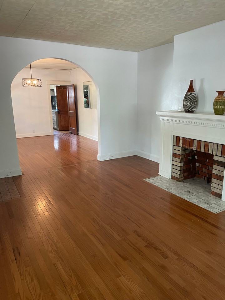 2801 Clermont St - Photo 3 of 20