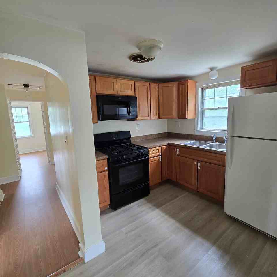 155 Glenwood Ave #2 - Photo 3 of 20