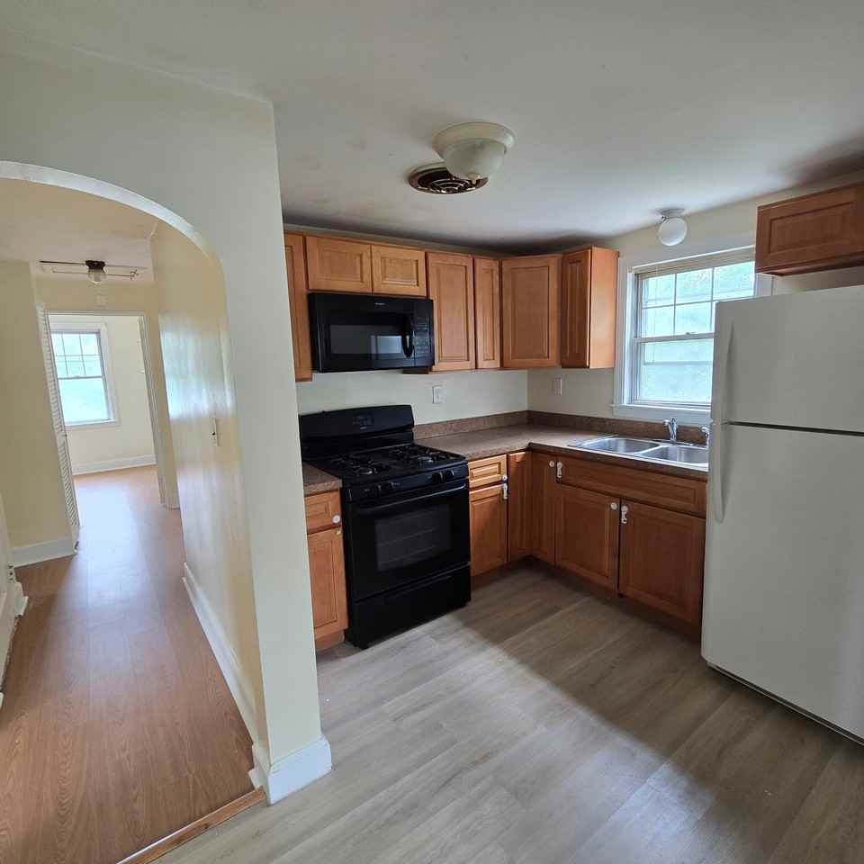 155 Glenwood Ave #2 - Photo 4 of 20