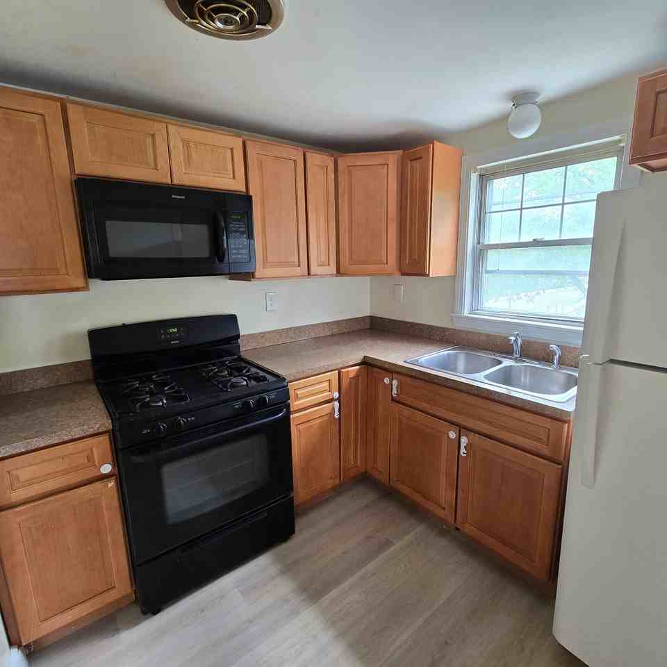 155 Glenwood Ave #2 - Photo 5 of 20