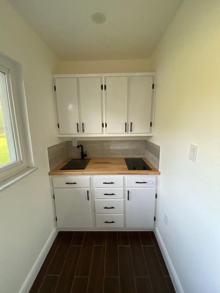 1551 Palm Tree Dr #4 - Photo 4 of 10