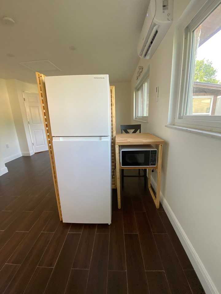 1551 Palm Tree Dr #4 - Photo 5 of 10