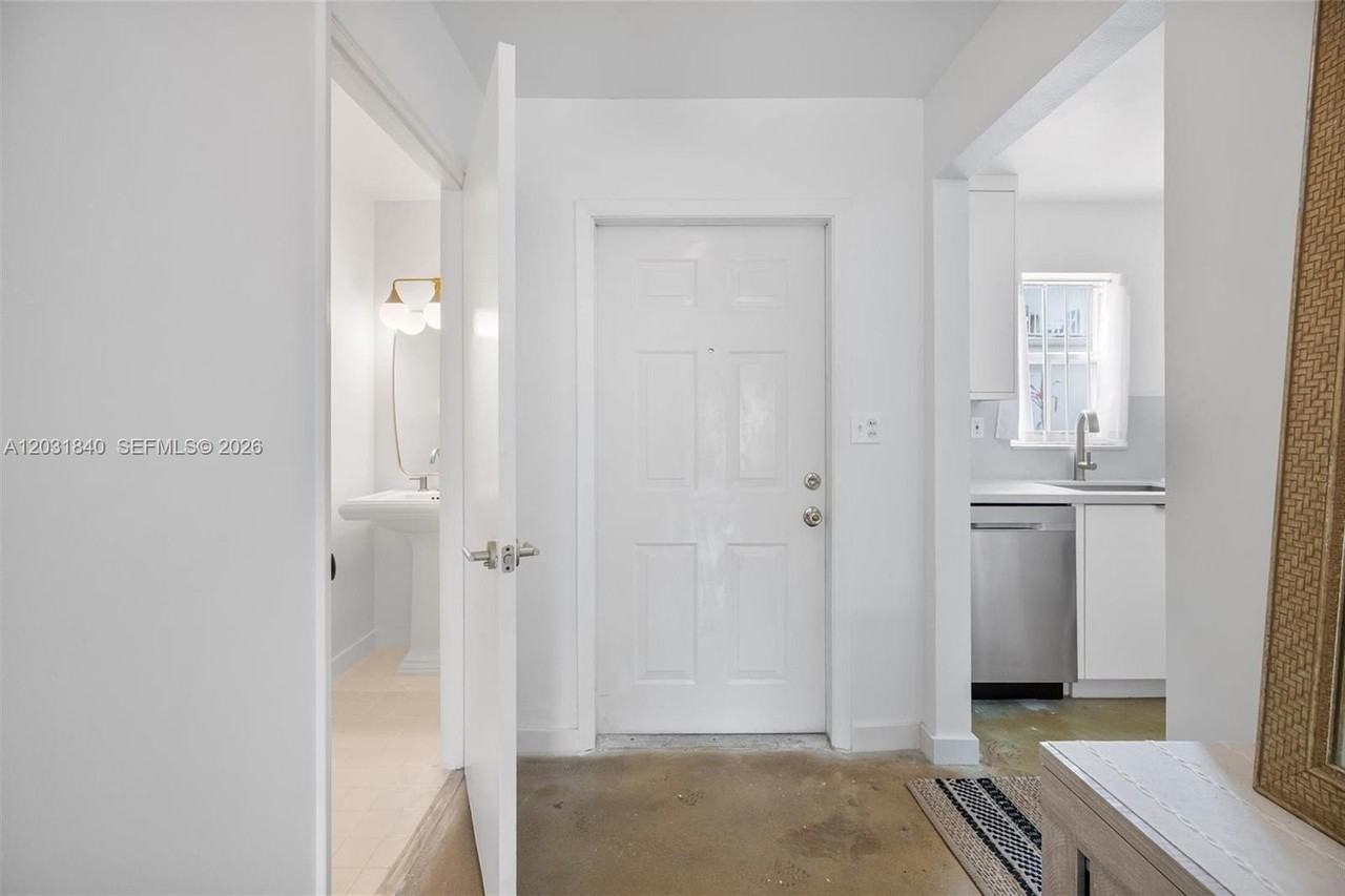421 Sw 3rd St #16 - Photo 2 of 14