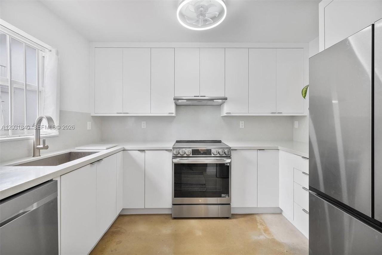 421 Sw 3rd St #16 - Photo 3 of 14