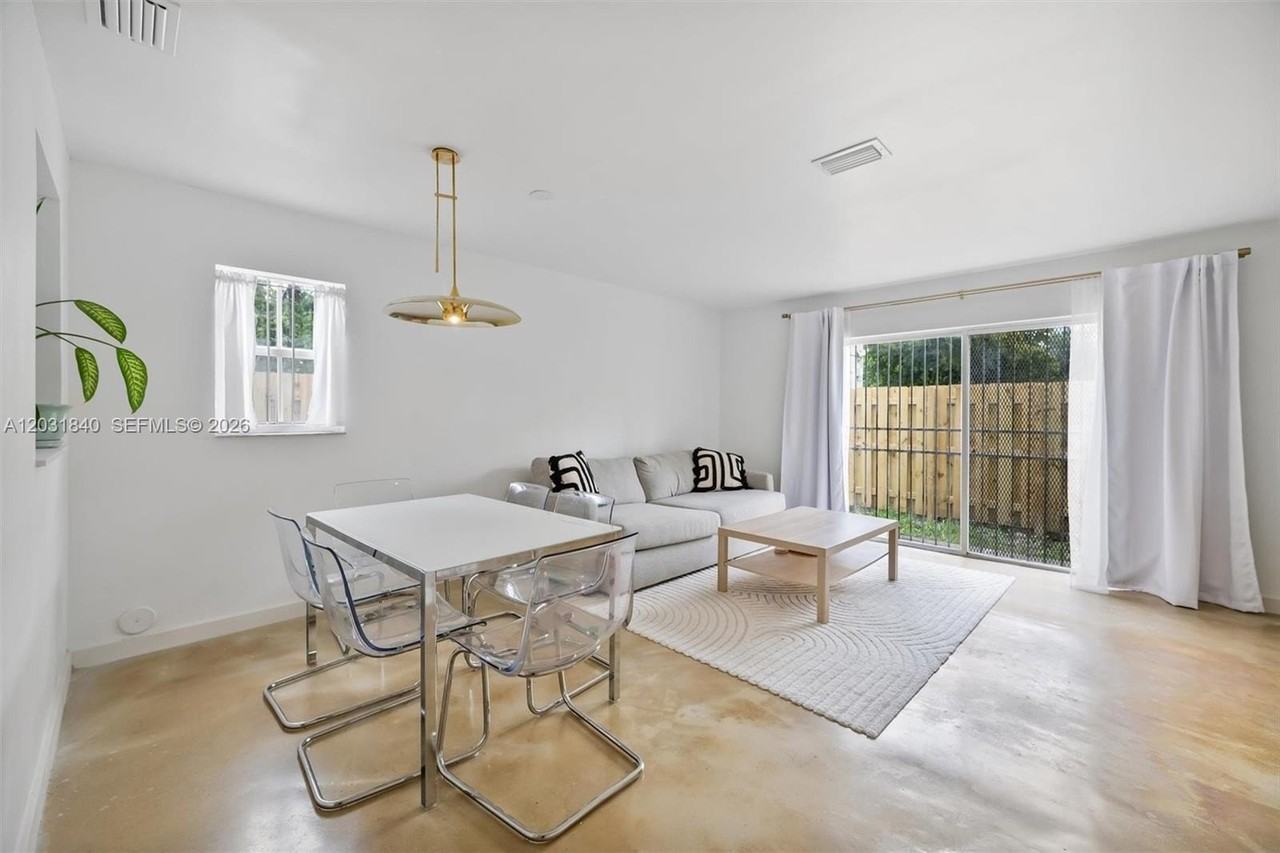 421 Sw 3rd St #16 - Photo 5 of 14
