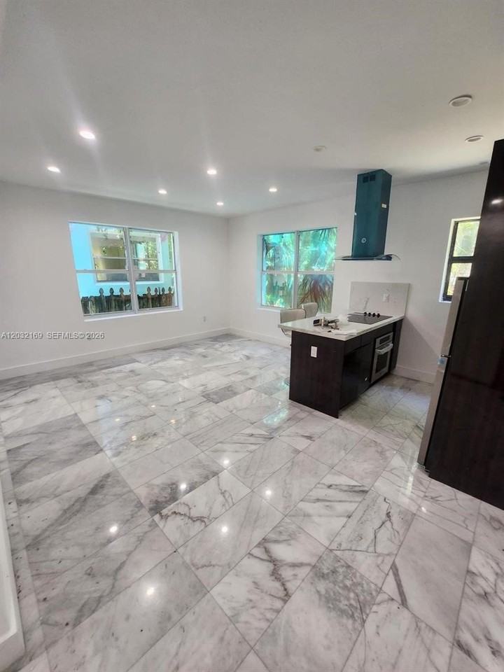 1560 Drexel Ave #103 - Photo 2 of 12