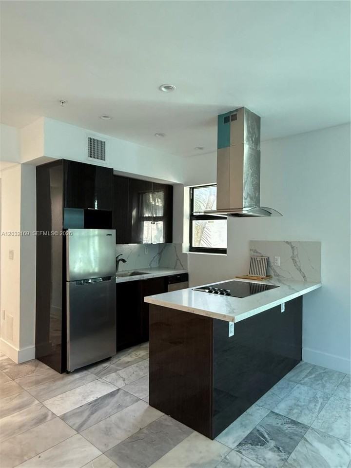 1560 Drexel Ave #103 - Photo 4 of 12