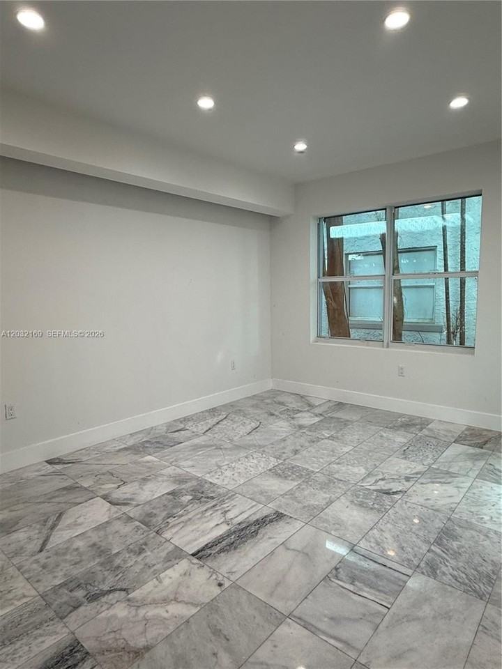 1560 Drexel Ave #103 - Photo 7 of 12