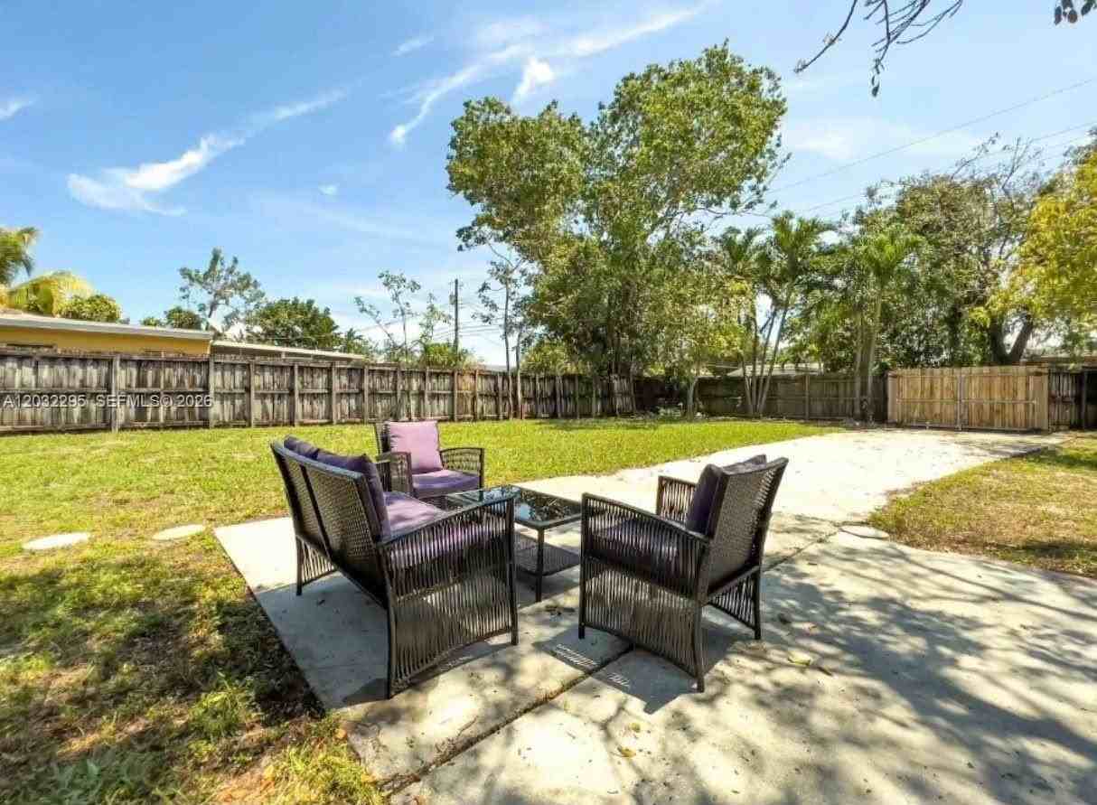 2740 Dewey St #0 - Photo 4 of 21