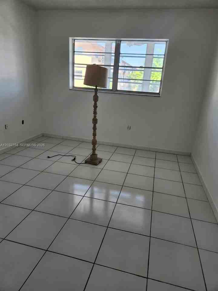 160 Royal Palm Rd #215 - Photo 3 of 4