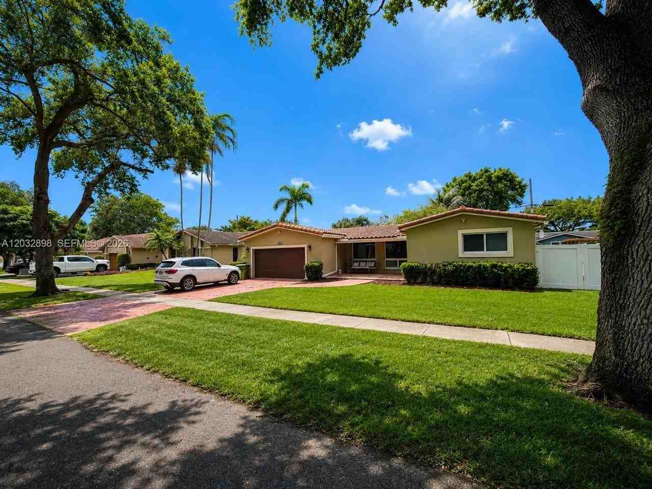 8907 Sw 49th Ct #0 - Photo 3 of 32