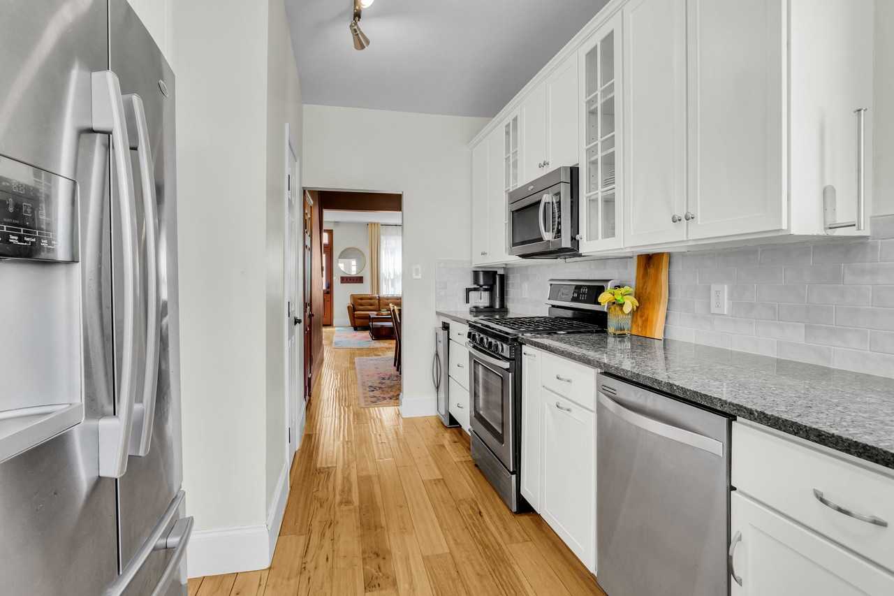 585 Showers St - Photo 4 of 20