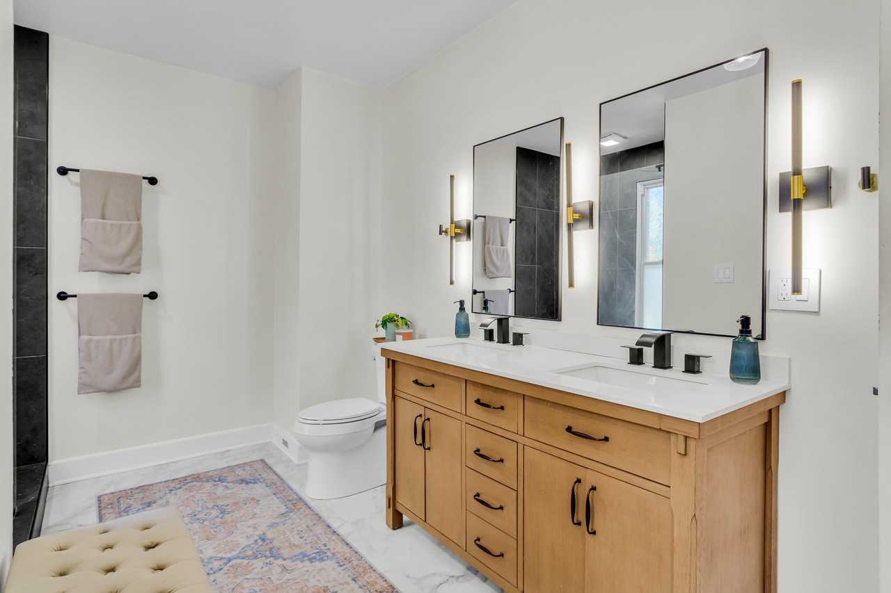 585 Showers St - Photo 5 of 20