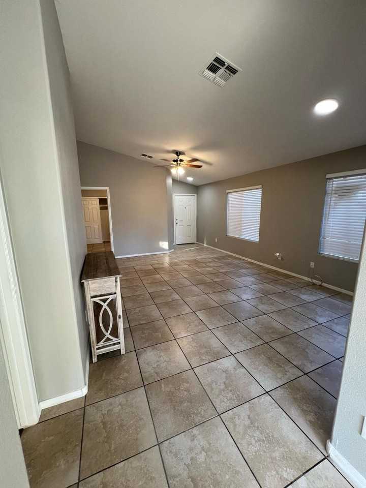 10617 W Poinsettia Dr - Photo 4 of 10