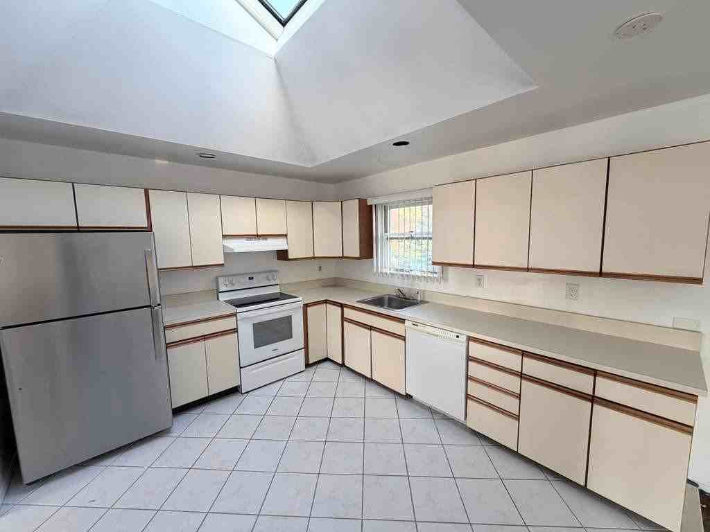 1115 4th St #UP - Photo 4 of 18